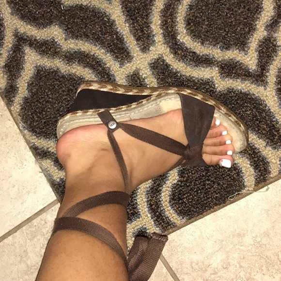 Woman’s size 8 Ugg Wedges - Picture 8 of 8